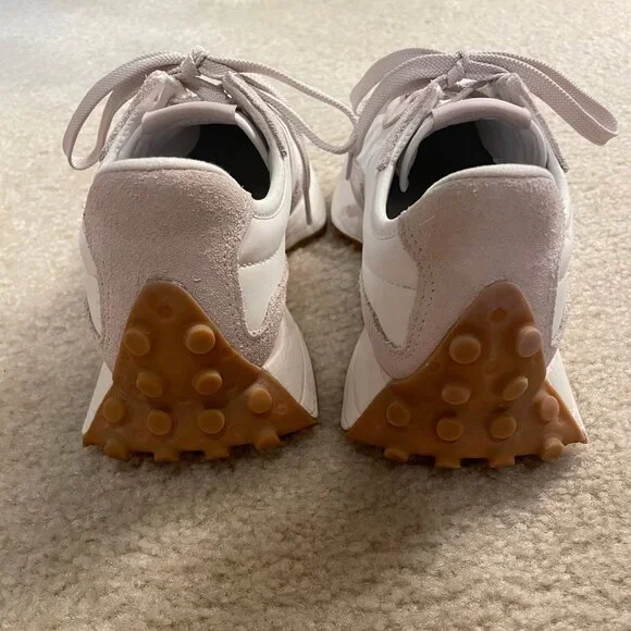 Women’s 7 New Balance 327